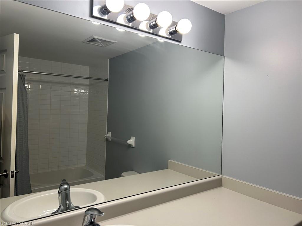 302-155 Water Street S, Cambridge, ON - Indoor Photo Showing Bathroom