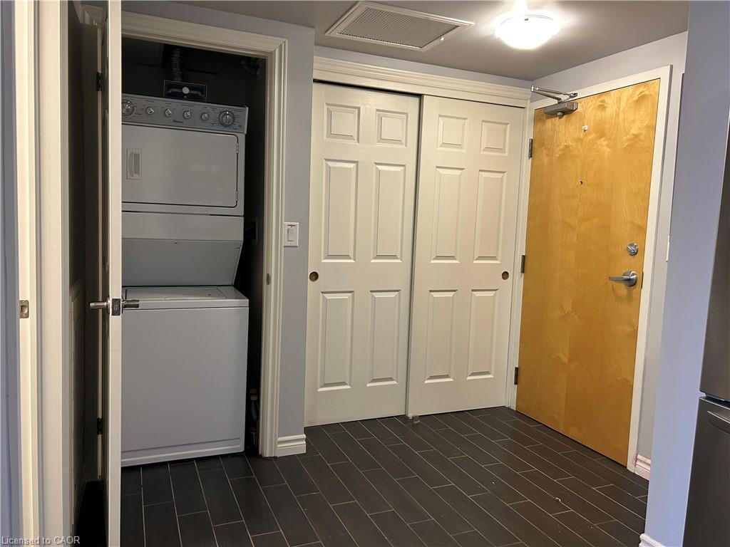 302-155 Water Street S, Cambridge, ON - Indoor Photo Showing Laundry Room