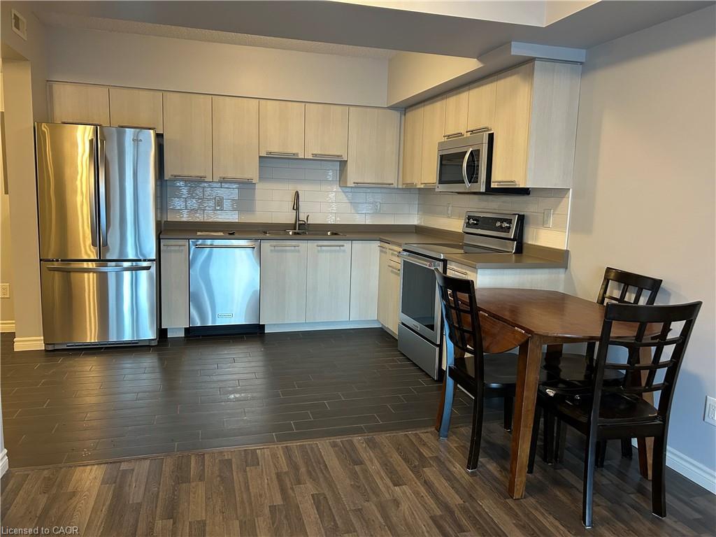 302-155 Water Street S, Cambridge, ON - Indoor Photo Showing Kitchen