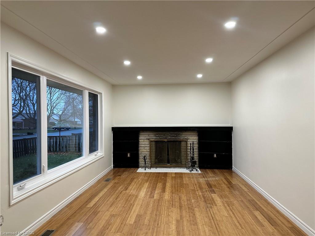 Upper-10 Glenellen Drive, St. Catharines, ON - Indoor