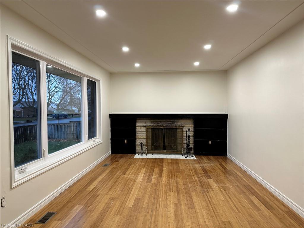 Upper-10 Glenellen Drive, St. Catharines, ON - Indoor