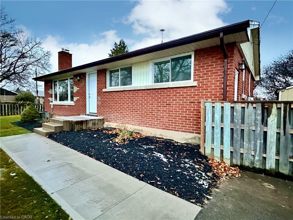 Upper-10 Glenellen Drive, St. Catharines, ON - Outdoor