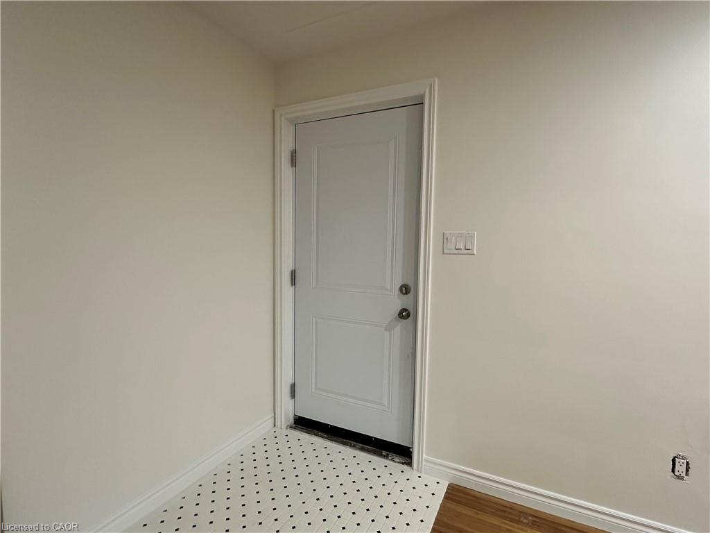 Upper-10 Glenellen Drive, St. Catharines, ON - Indoor Photo Showing Other Room
