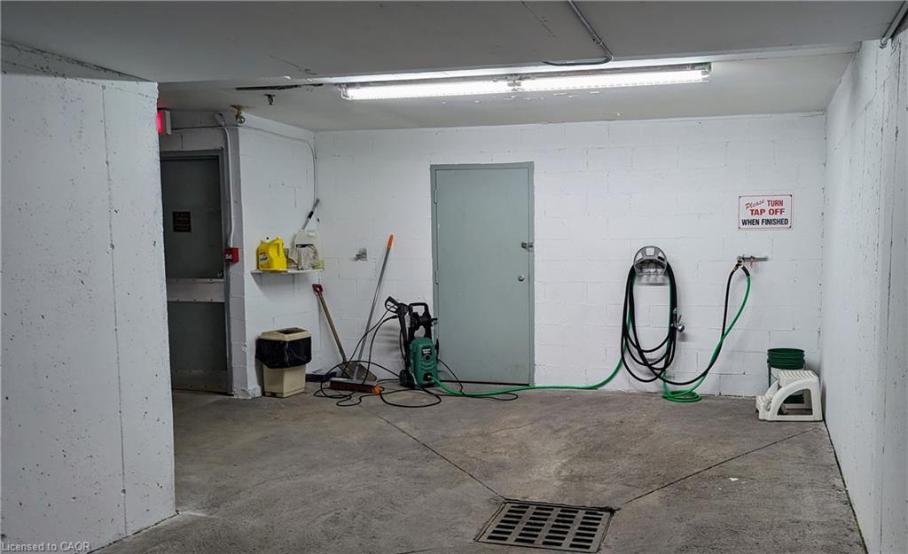 407-300 Keats Way, Waterloo, ON - Indoor Photo Showing Garage