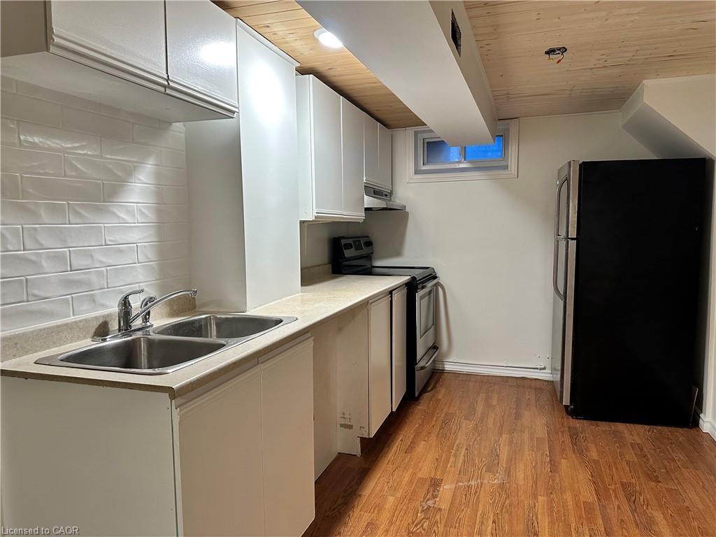 Lower-10 Glenellen Drive, St. Catharines, ON - Indoor Photo Showing Kitchen With Double Sink