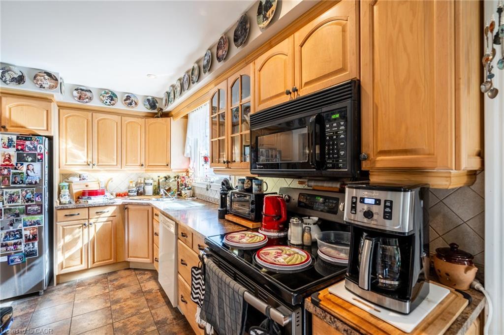 75 Hanover Place, Hamilton, ON - Indoor Photo Showing Kitchen