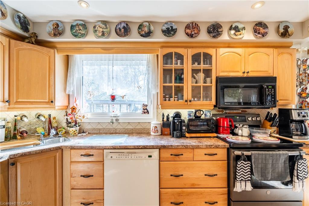 75 Hanover Place, Hamilton, ON - Indoor Photo Showing Kitchen