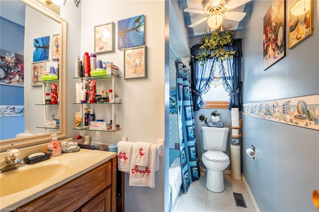 75 Hanover Place, Hamilton, ON - Indoor Photo Showing Bathroom