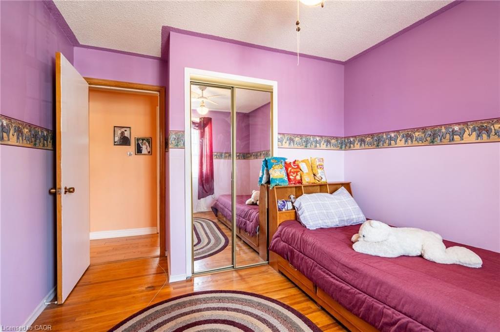 75 Hanover Place, Hamilton, ON - Indoor Photo Showing Bedroom