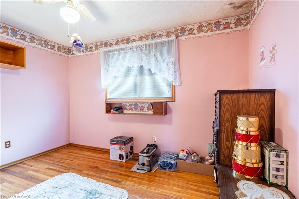 75 Hanover Place, Hamilton, ON - Indoor Photo Showing Bedroom