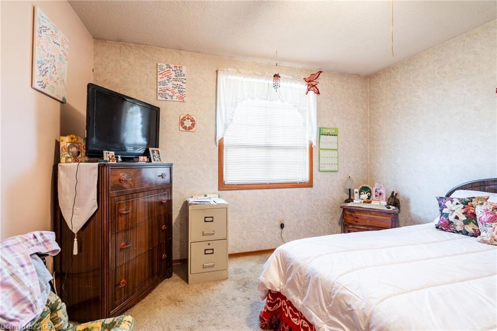 75 Hanover Place, Hamilton, ON - Indoor Photo Showing Bedroom
