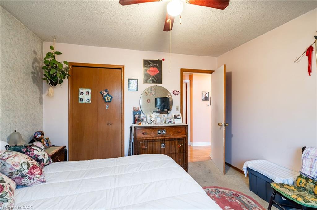 75 Hanover Place, Hamilton, ON - Indoor Photo Showing Bedroom