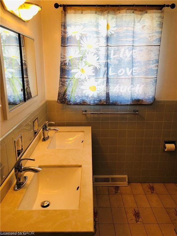 730 Garth Street, Hamilton, ON - Indoor Photo Showing Bathroom