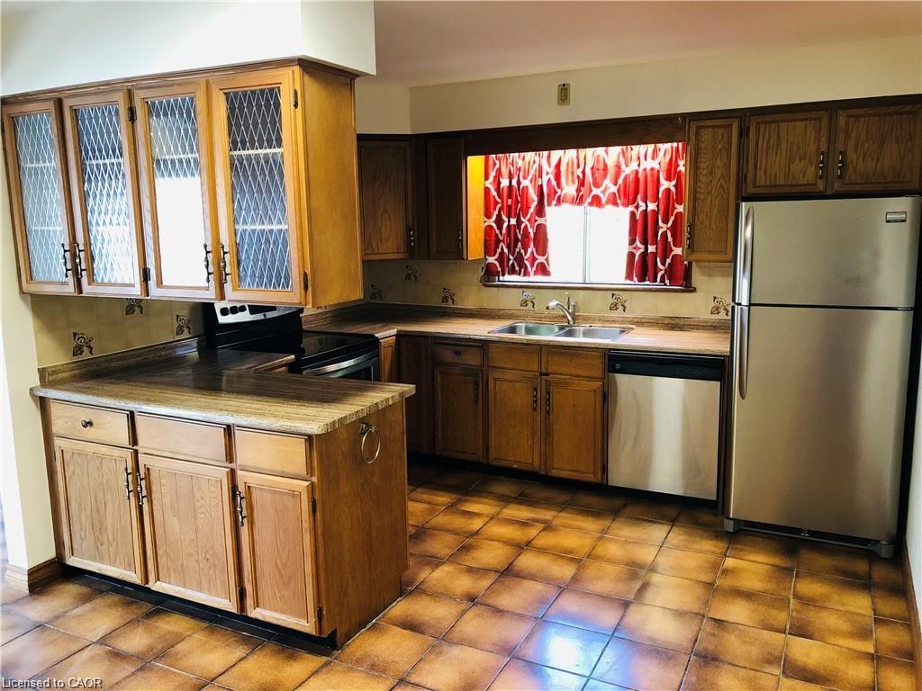 730 Garth Street, Hamilton, ON - Indoor Photo Showing Kitchen With Double Sink