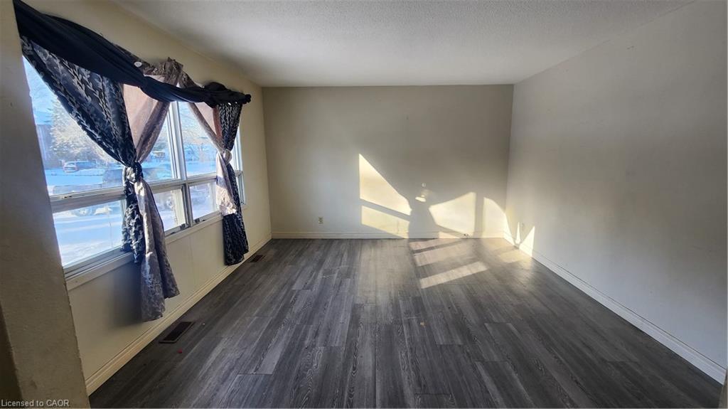 57-59 Oakwood Avenue, Simcoe, ON - Indoor Photo Showing Other Room