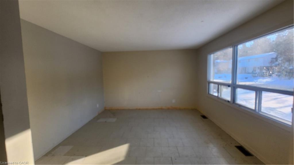 57-59 Oakwood Avenue, Simcoe, ON - Indoor Photo Showing Other Room