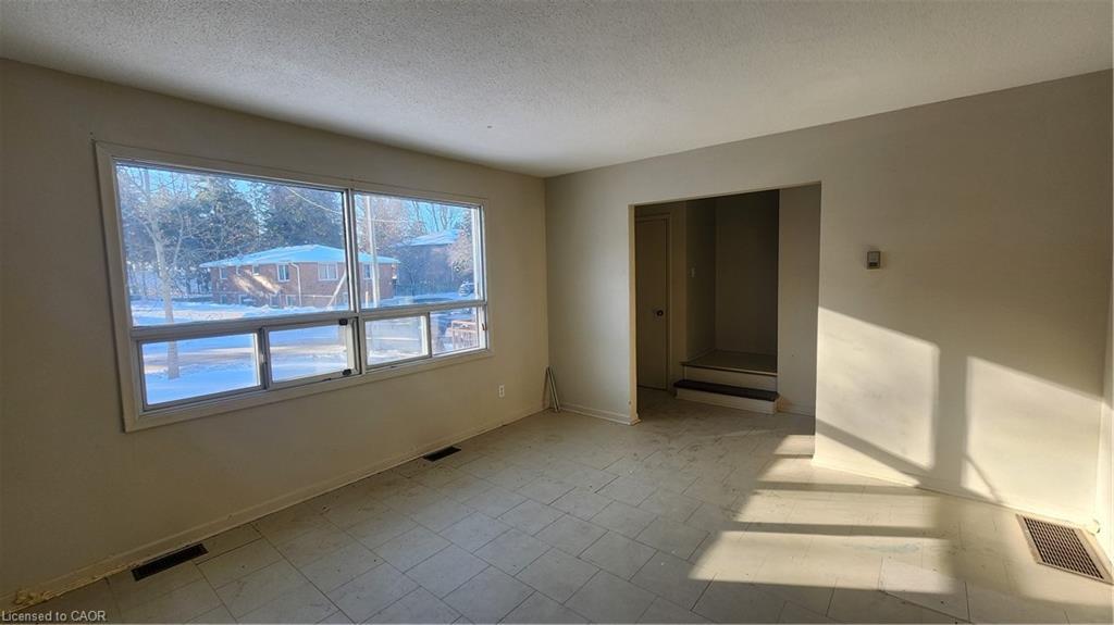 57-59 Oakwood Avenue, Simcoe, ON - Indoor Photo Showing Other Room