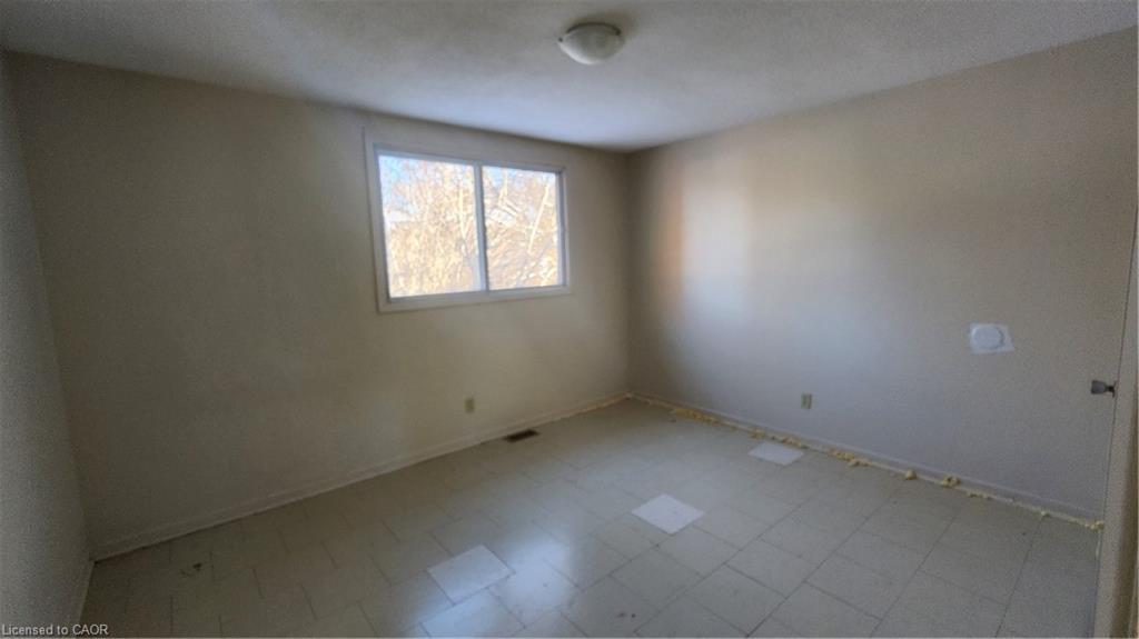 57-59 Oakwood Avenue, Simcoe, ON - Indoor Photo Showing Other Room