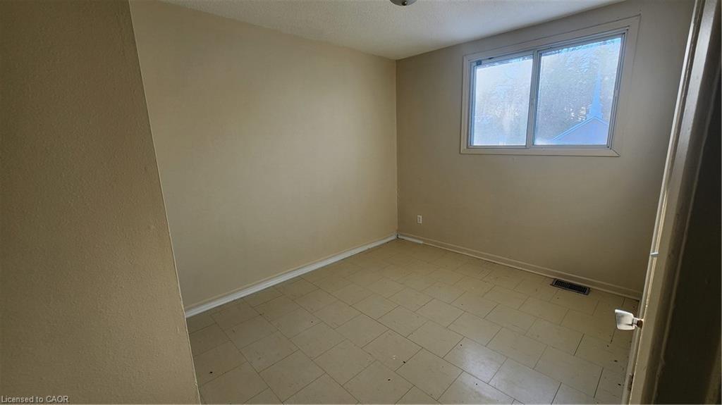 57-59 Oakwood Avenue, Simcoe, ON - Indoor Photo Showing Other Room