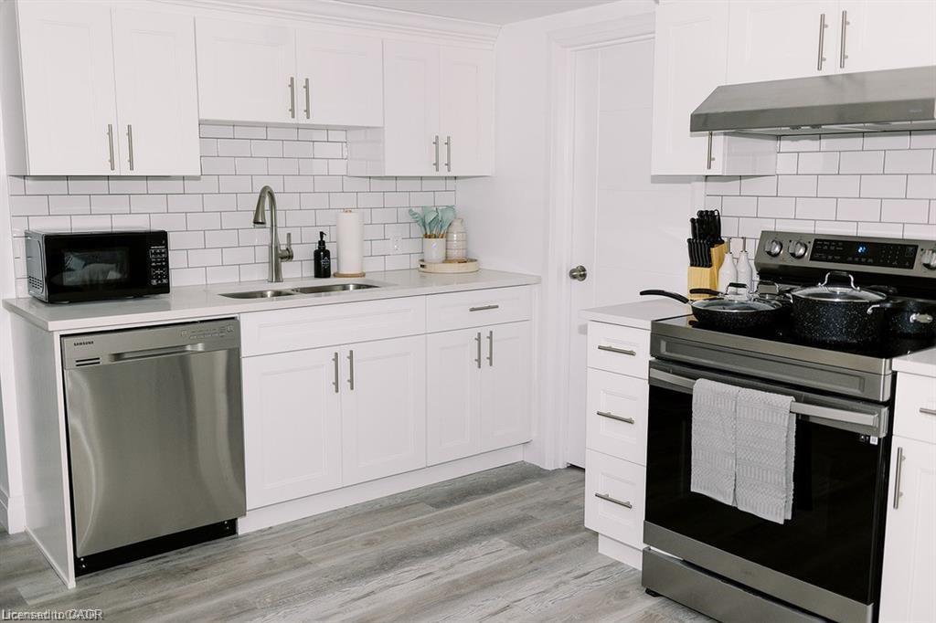 B-261 Belmont Avenue W, Kitchener, ON - Indoor Photo Showing Kitchen With Double Sink With Upgraded Kitchen