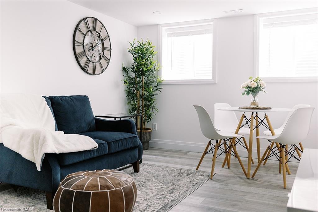 B-261 Belmont Avenue W, Kitchener, ON - Indoor Photo Showing Dining Room