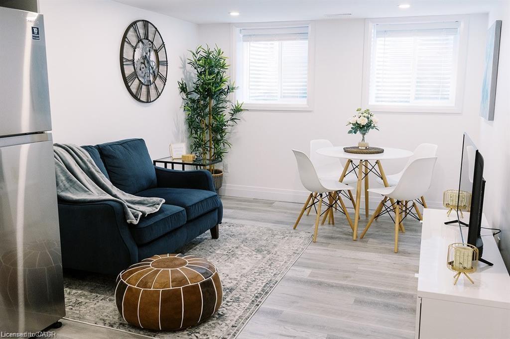 B-261 Belmont Avenue W, Kitchener, ON - Indoor Photo Showing Dining Room