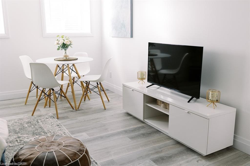 B-261 Belmont Avenue W, Kitchener, ON - Indoor Photo Showing Dining Room