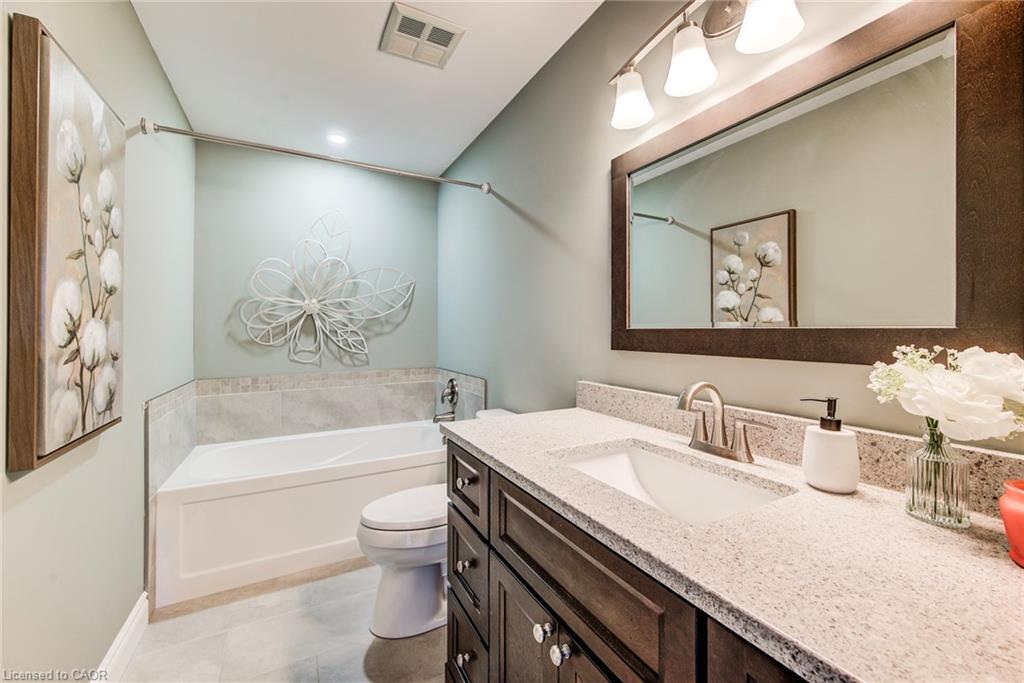 2203-6 Willow Street, Waterloo, ON - Indoor Photo Showing Bathroom