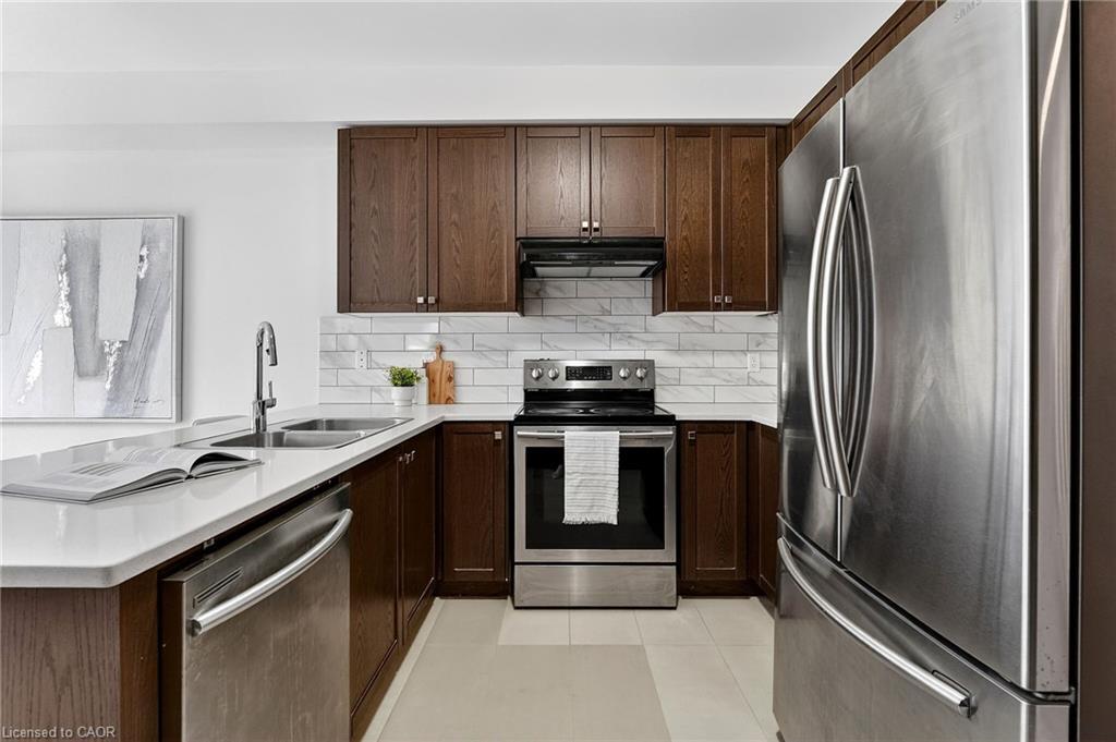47 Pagebrook Crescent, Hamilton, ON - Indoor Photo Showing Kitchen With Upgraded Kitchen