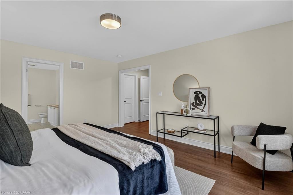 47 Pagebrook Crescent, Hamilton, ON - Indoor Photo Showing Bedroom