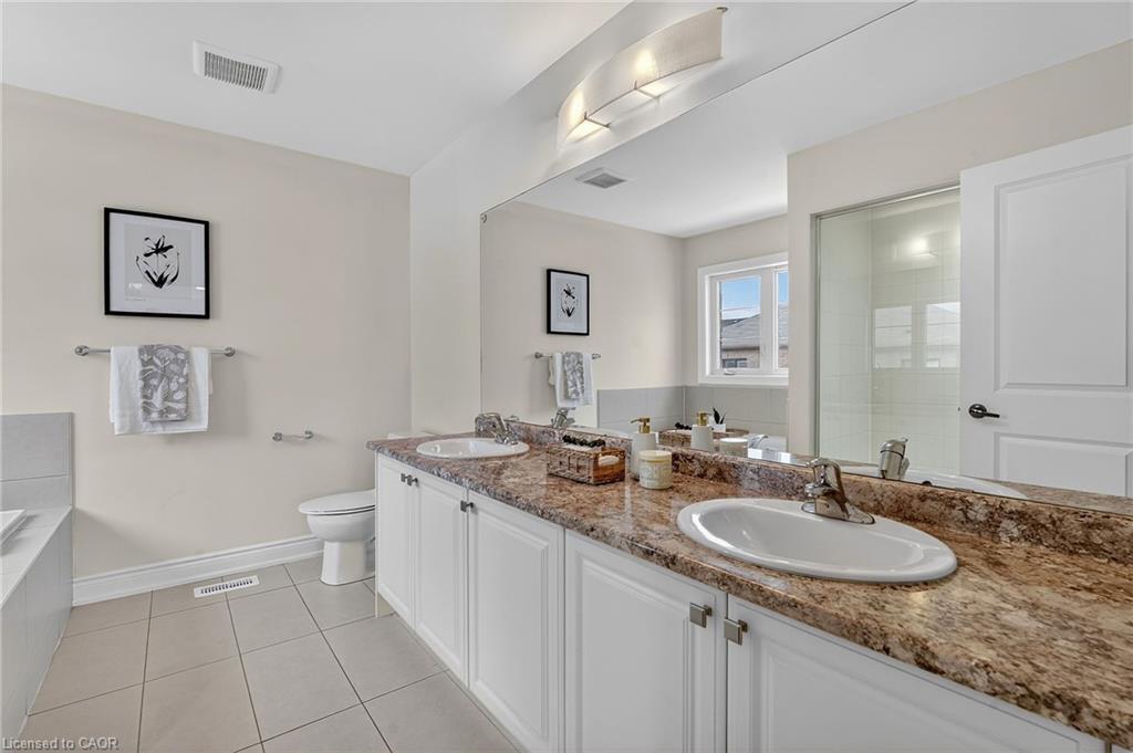 47 Pagebrook Crescent, Hamilton, ON - Indoor Photo Showing Bathroom