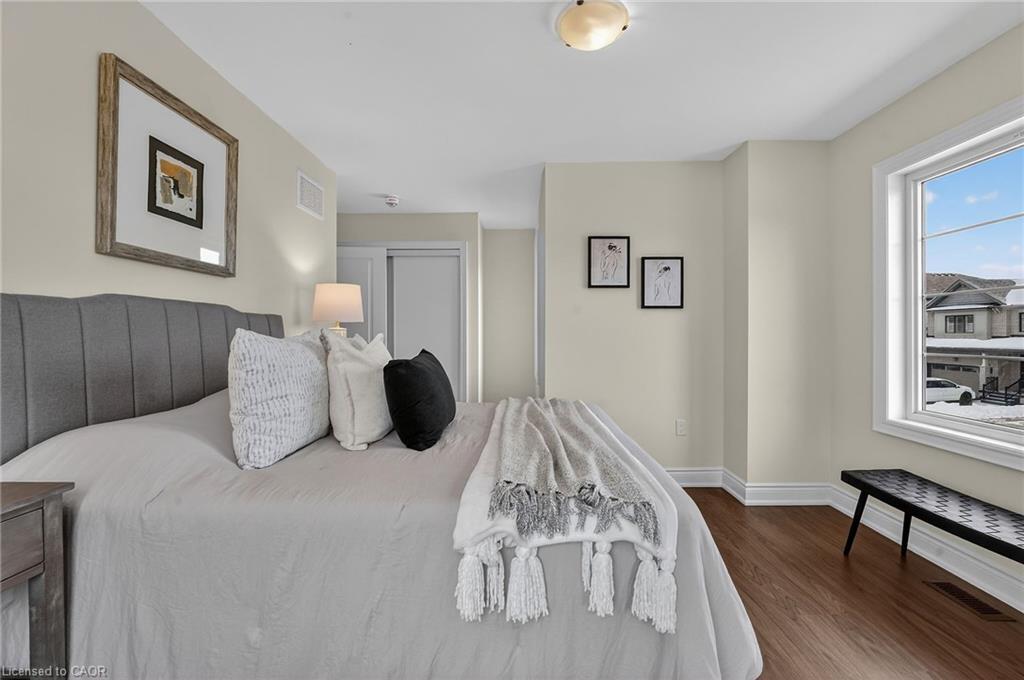 47 Pagebrook Crescent, Hamilton, ON - Indoor Photo Showing Bedroom