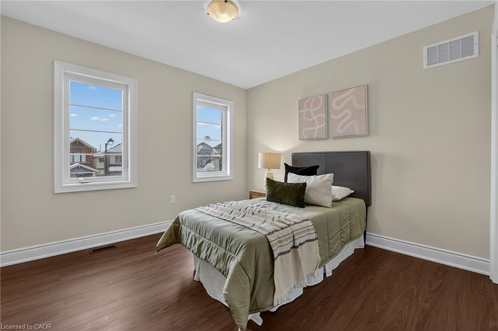 47 Pagebrook Crescent, Hamilton, ON - Indoor Photo Showing Bedroom