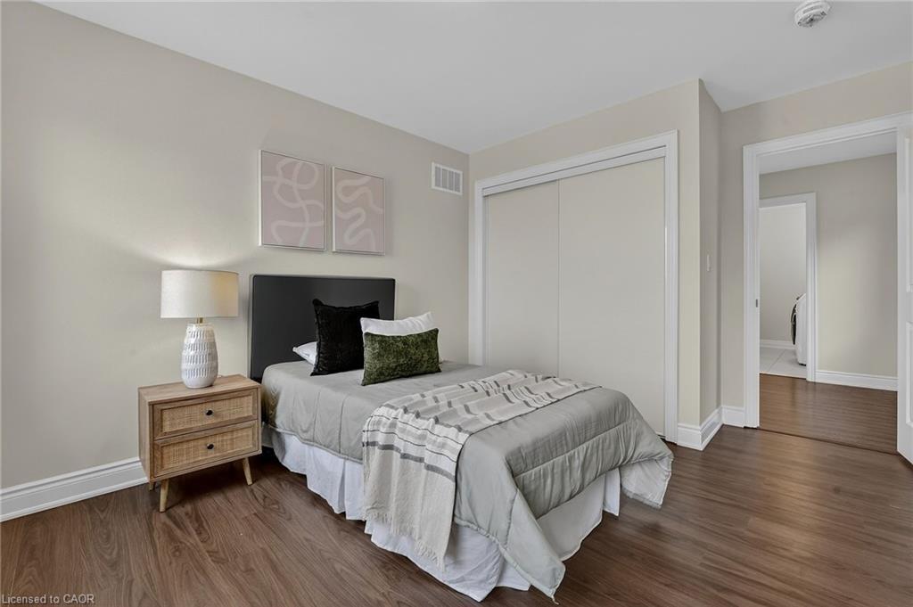 47 Pagebrook Crescent, Hamilton, ON - Indoor Photo Showing Bedroom