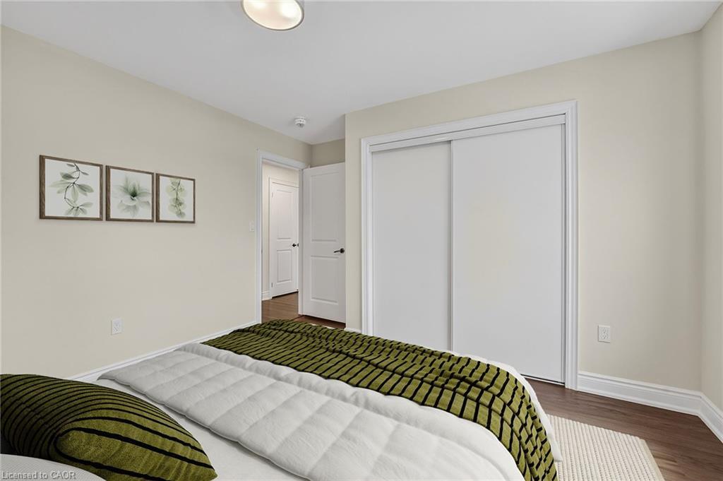 47 Pagebrook Crescent, Hamilton, ON - Indoor Photo Showing Bedroom