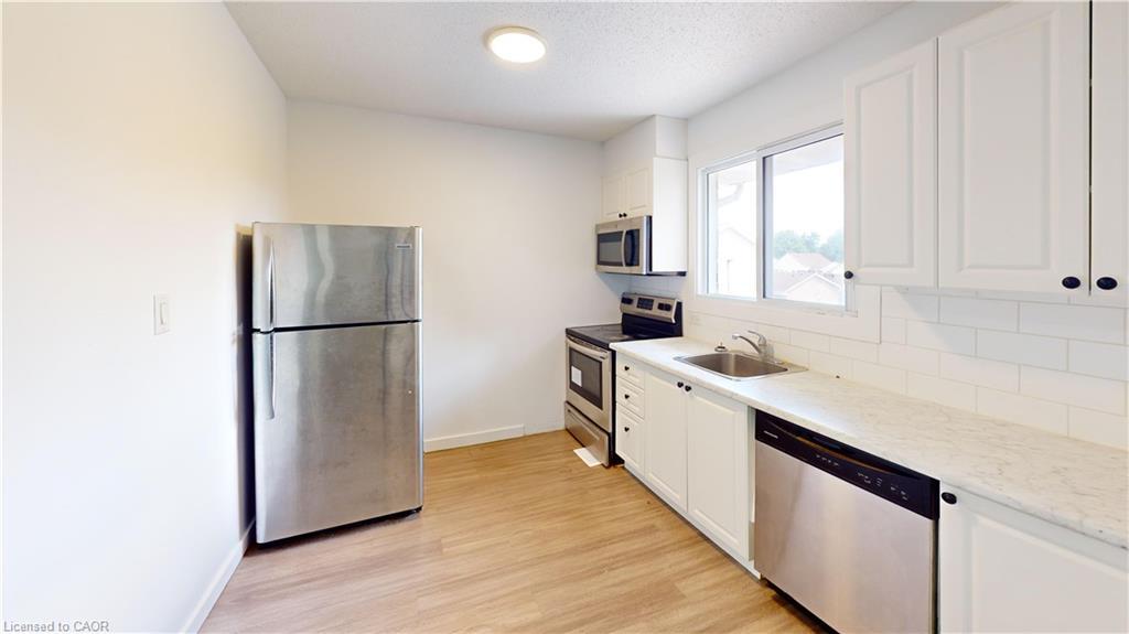 15 Millwood Crescent, Kitchener, ON - Indoor Photo Showing Kitchen With Stainless Steel Kitchen