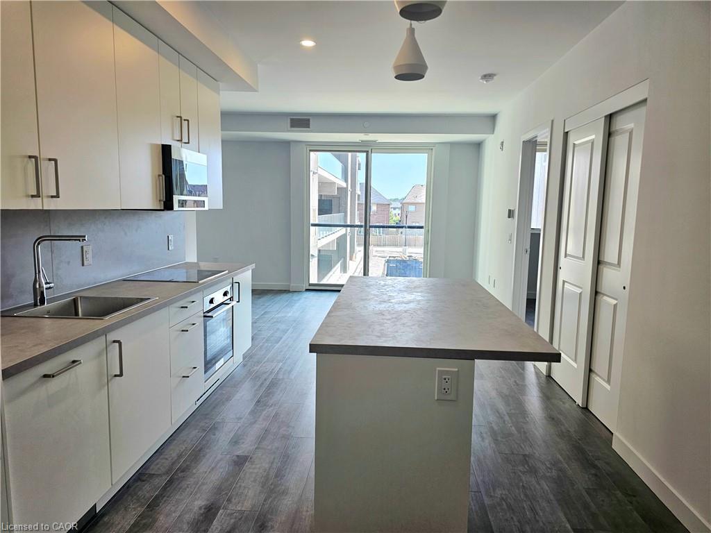 214-7549A Kalar Road, Niagara Falls, ON - Indoor Photo Showing Kitchen With Upgraded Kitchen