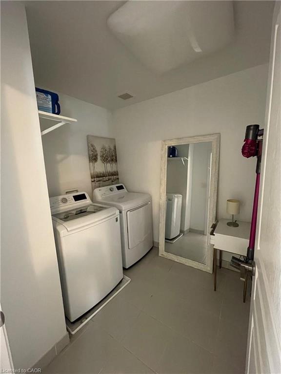 35-1890 Rymal Road E, Hamilton, ON - Indoor Photo Showing Laundry Room