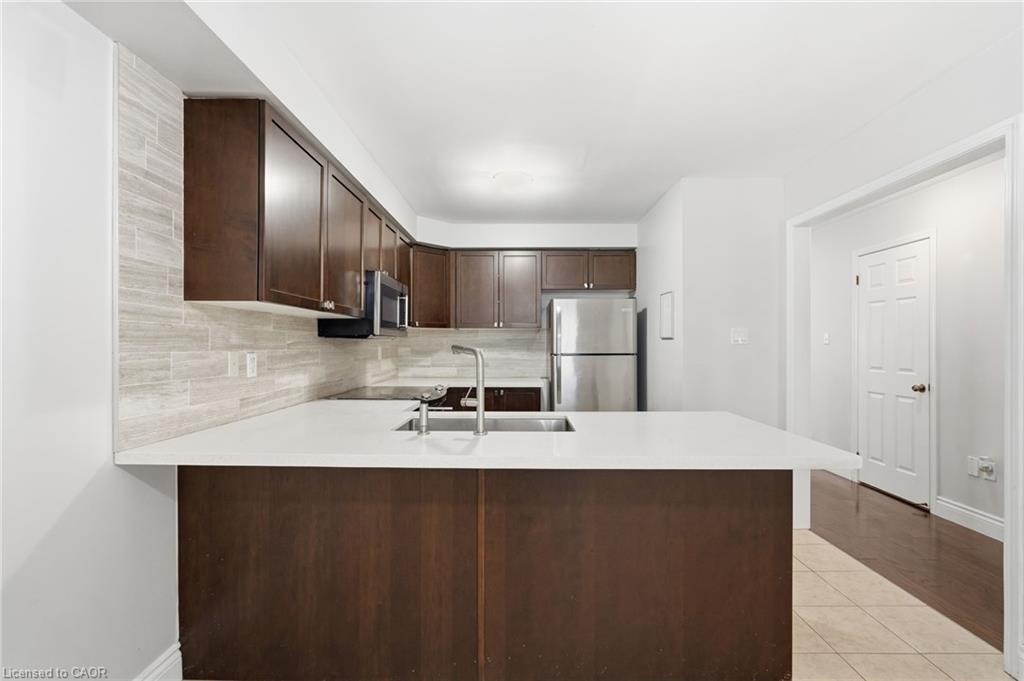 48-7 Sirente Drive, Hamilton, ON - Indoor Photo Showing Kitchen