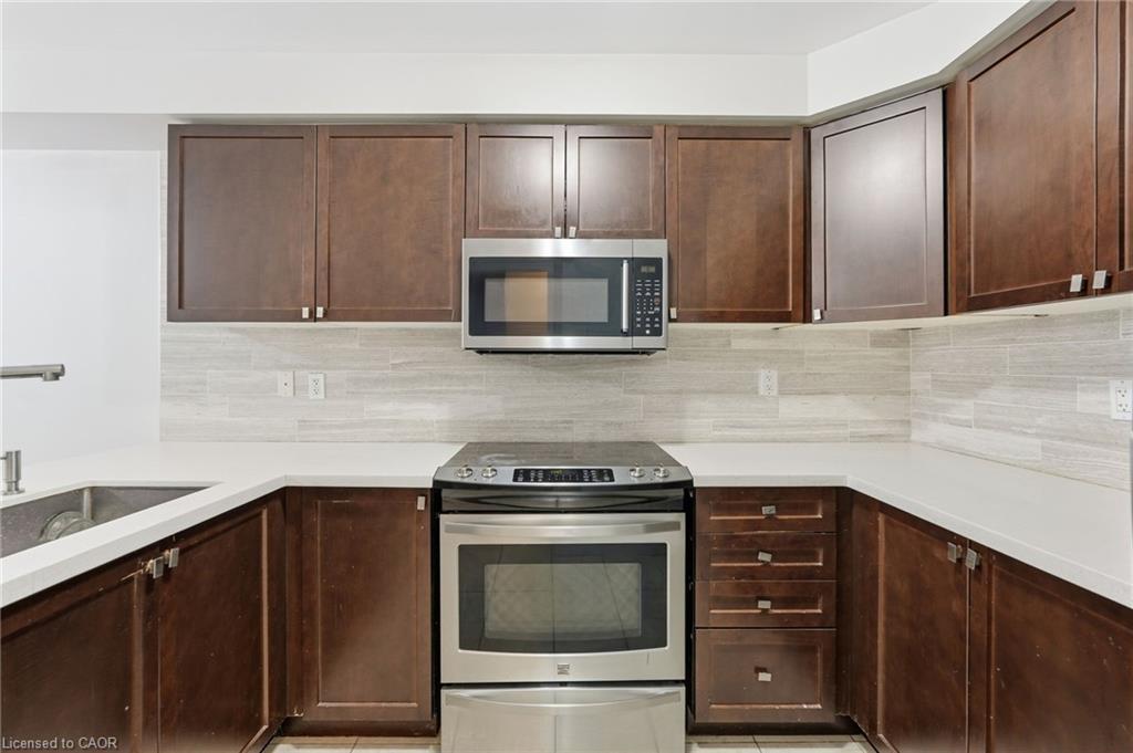 48-7 Sirente Drive, Hamilton, ON - Indoor Photo Showing Kitchen With Upgraded Kitchen