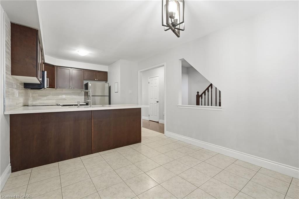 48-7 Sirente Drive, Hamilton, ON - Indoor Photo Showing Kitchen