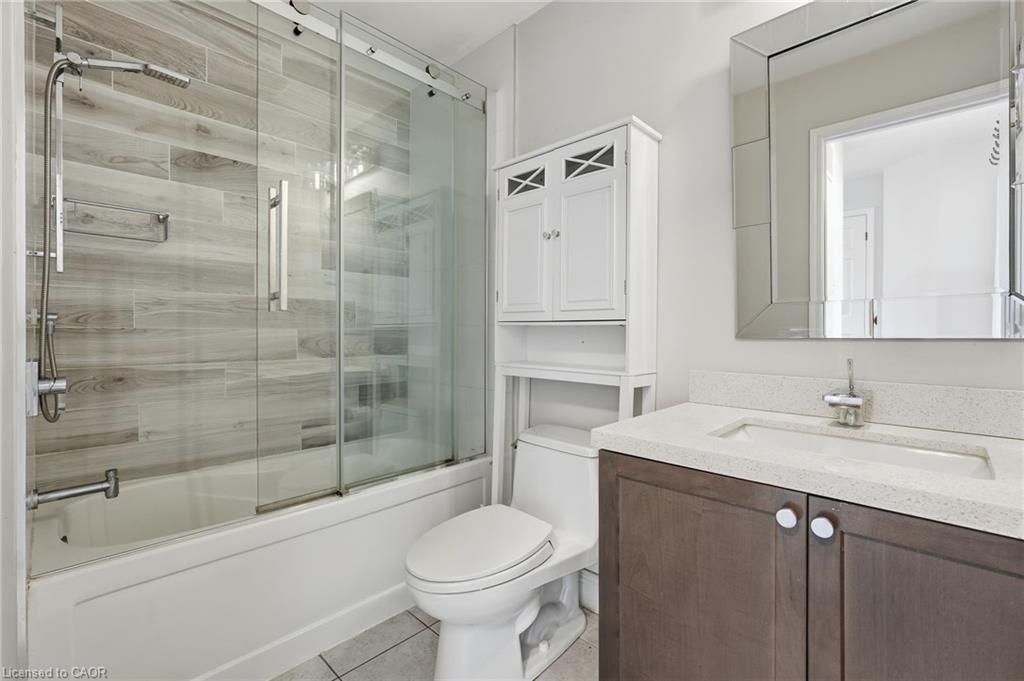 48-7 Sirente Drive, Hamilton, ON - Indoor Photo Showing Bathroom