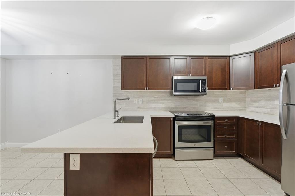 48-7 Sirente Drive, Hamilton, ON - Indoor Photo Showing Kitchen