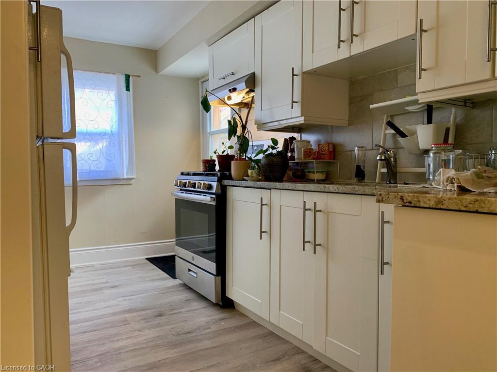 405-2 Macnab Street N, Hamilton, ON - Indoor Photo Showing Kitchen