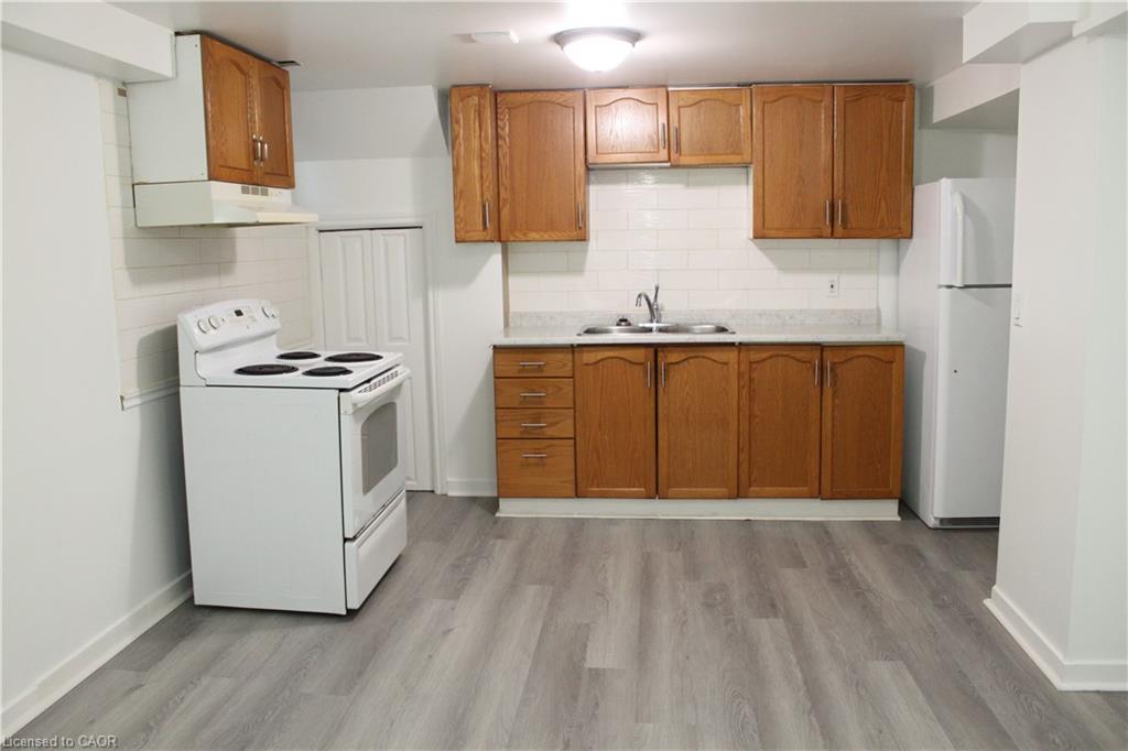2-696 Ninth Avenue, Hamilton, ON - Indoor Photo Showing Kitchen With Double Sink
