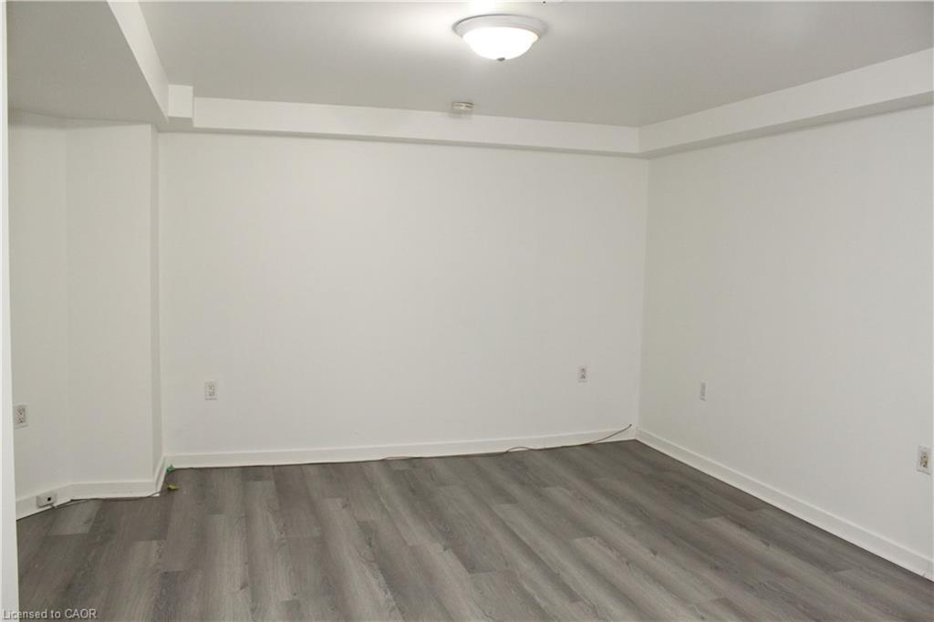 2-696 Ninth Avenue, Hamilton, ON - Indoor Photo Showing Other Room