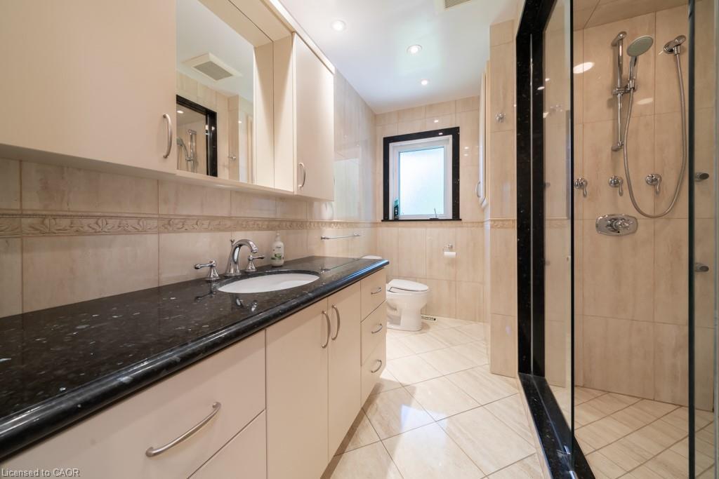 47 Westminster Avenue, Hamilton, ON - Indoor Photo Showing Bathroom