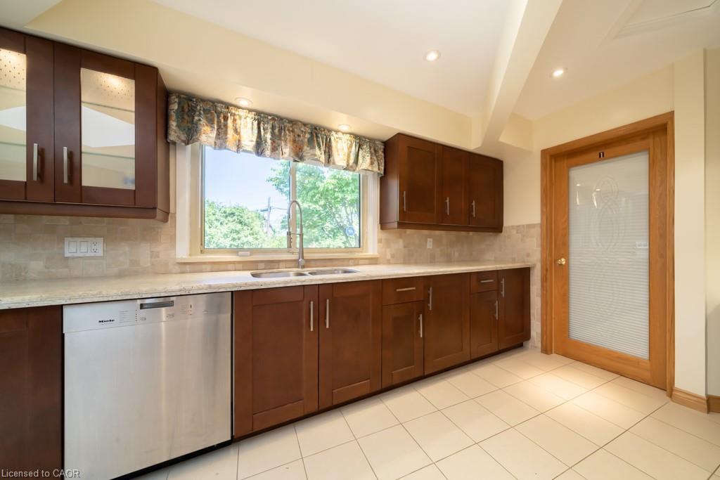 47 Westminster Avenue, Hamilton, ON - Indoor Photo Showing Kitchen With Double Sink