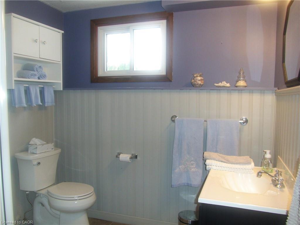 18 Ross Street, Waterford, ON - Indoor Photo Showing Bathroom