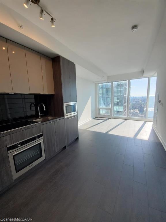 4606-115 Blue Jays Way, Toronto, ON - Indoor